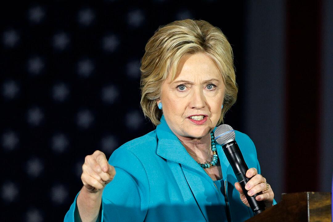 Report Traces Arc of Hillary Clinton Server, Agency Failures