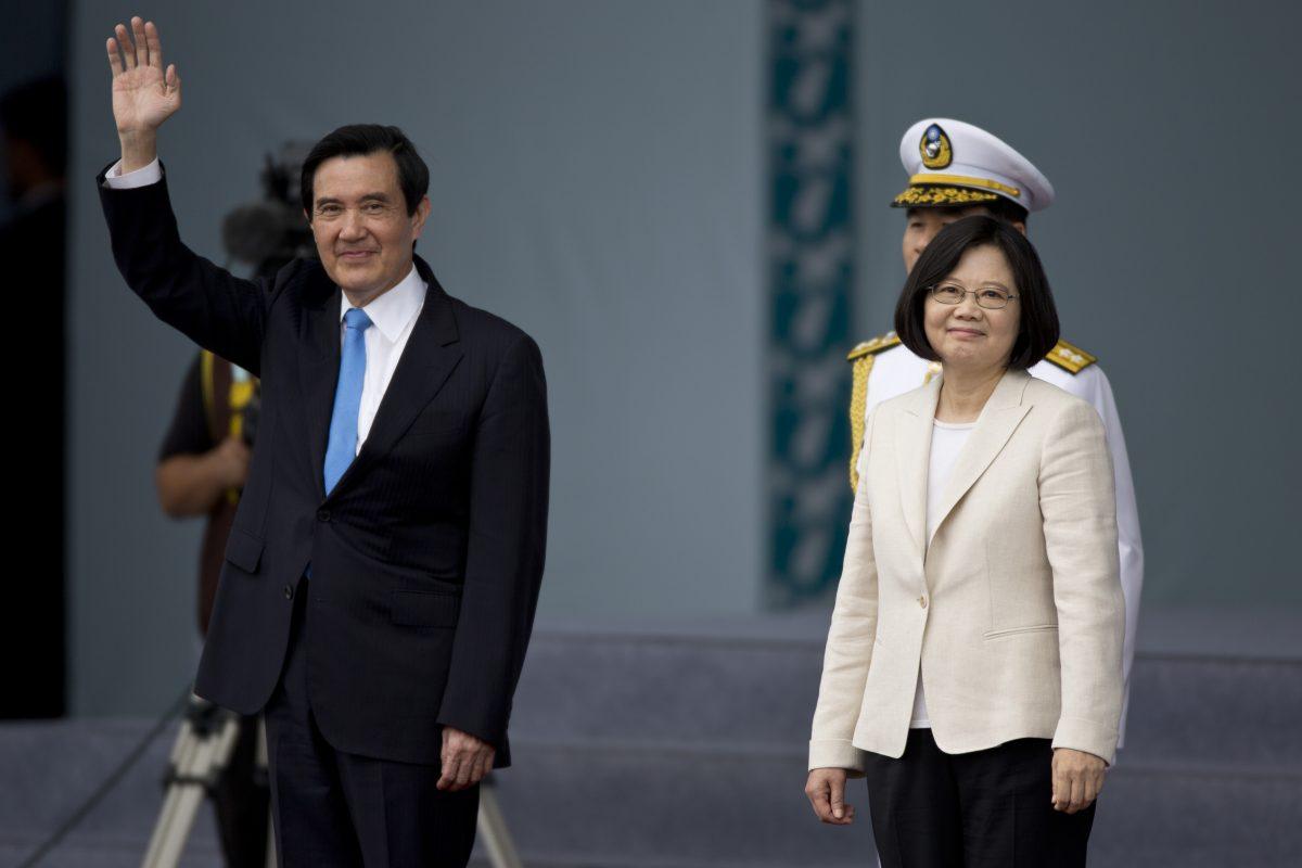 Taiwan's outgoing President Tsai Ing-wen (R) and former Taiwan President Ma Ying-jeou (L) greet to the crowd in Taipei, Taiwan, on May 20, 2016. (Ashley Pon/Getty Images)