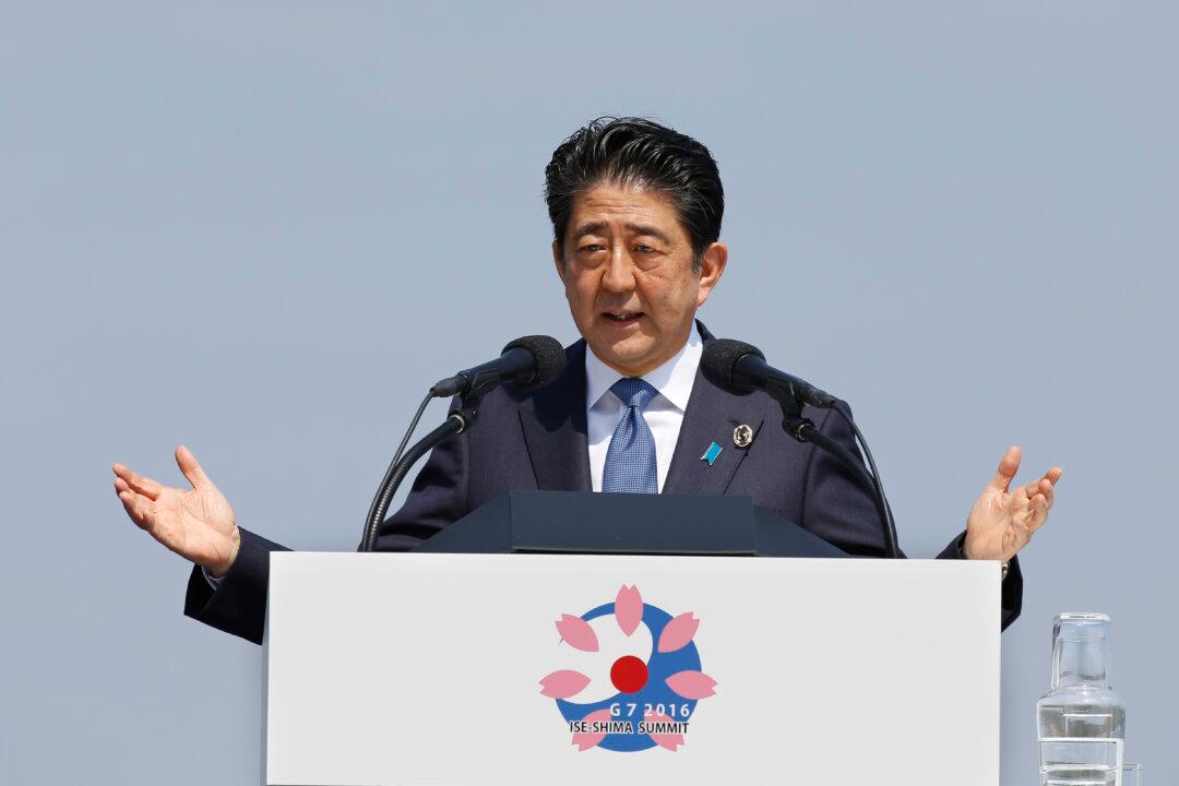Abe Claims Success as G-7 Leaders Back Action on Economies