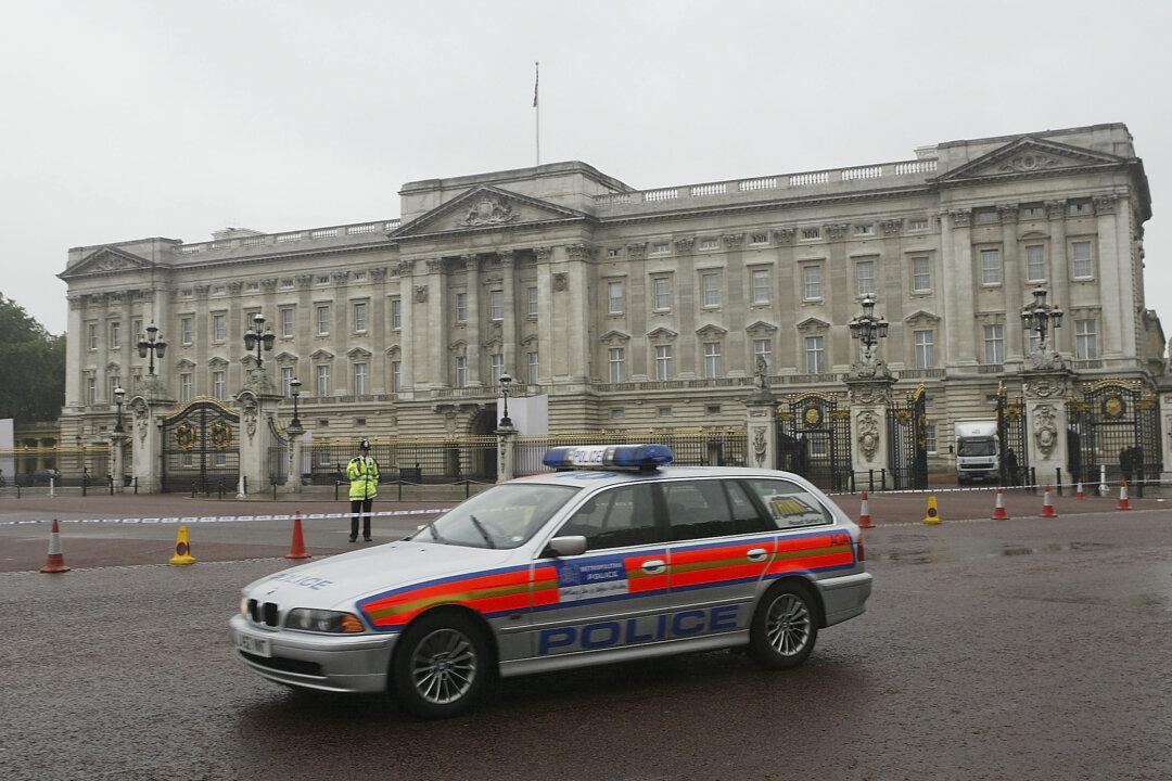 Man Who Scaled Buckingham Palace Walls Was Convicted Murderer