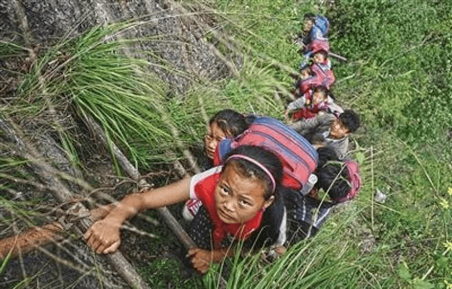 Schoolchildren in Remote Chinese Village Climb 2600-Foot Cliffs to Get to and From School