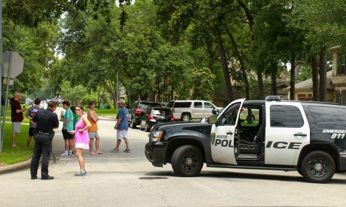 Gunman Among at Least 2 Dead in Houston Shooting