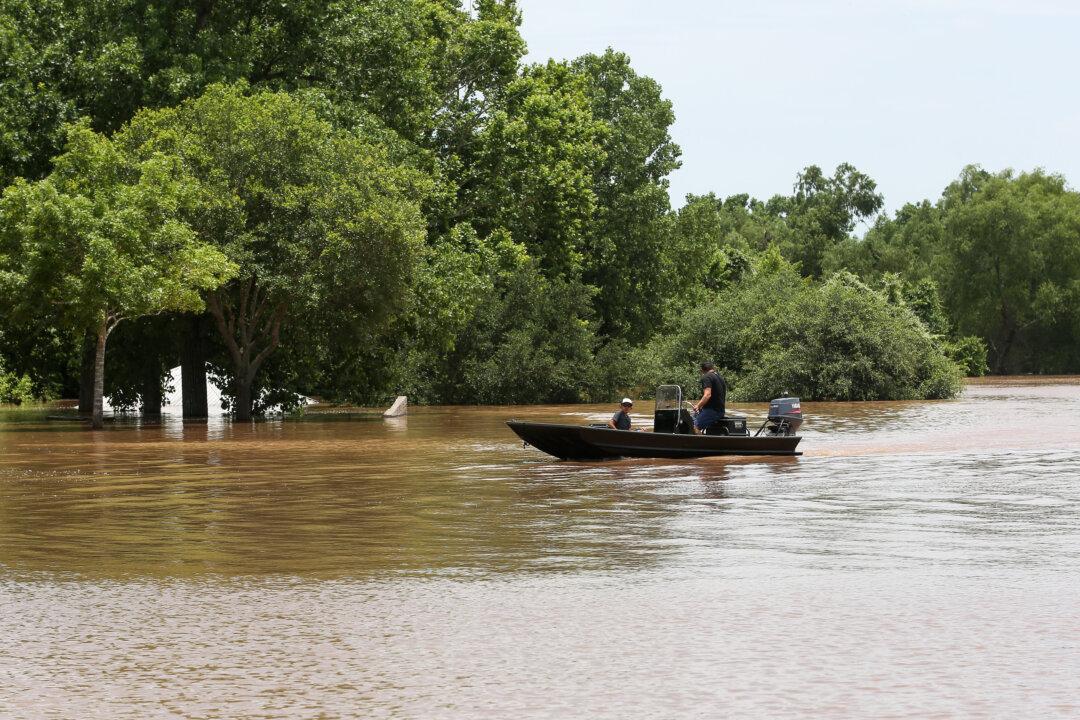 Floods in Texas, Kansas Leave at Least 6 Dead, 2 Missing