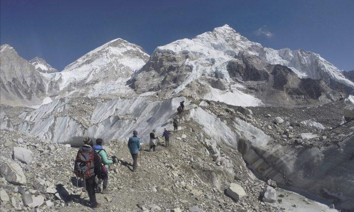 Australian Man Dies Descending Mt Everest on Charity Climb