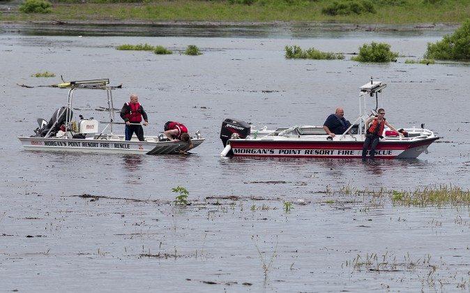 Crews Search for 4 Missing in Texas From Flooded Army Truck