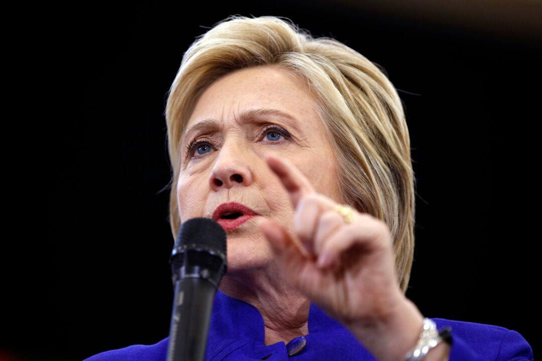 Clinton Seeking to Disqualify Trump on Handling of Economy