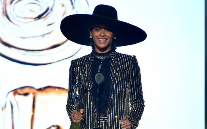 Beyonce Wins Fashion Icon Award at CFDA Fashion Awards