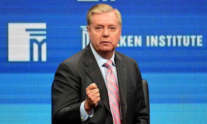 Lindsey Graham Tells Other Republicans That This Is Their Opportunity to Bail on Trump