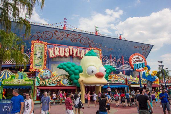 The Simpsons ride at Universal Studios. (Benjamin Chasteen/Epoch Times)