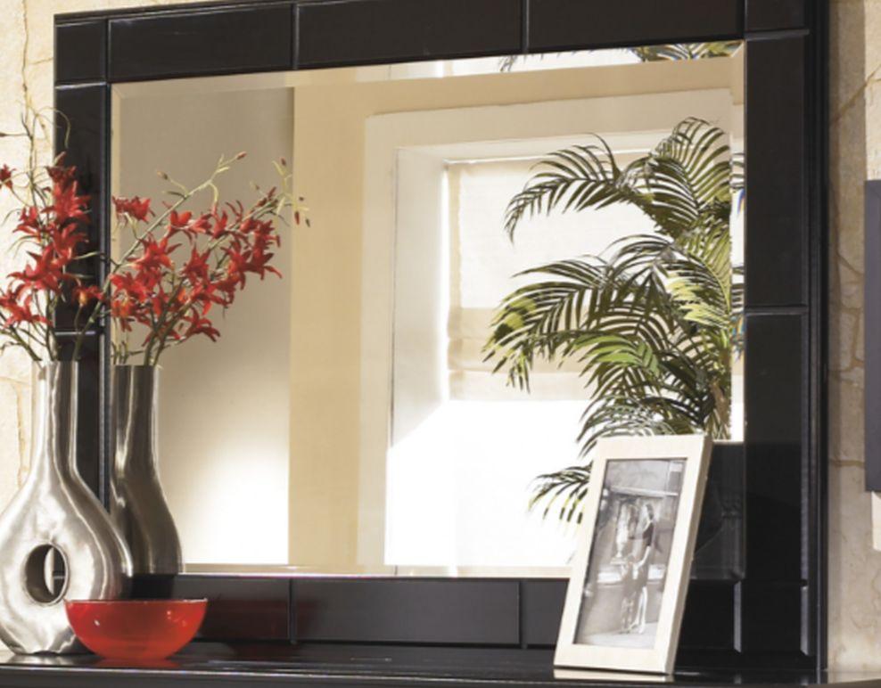 Girl Who Died Of Cancer Wrote Down Secret Message Behind Bedroom Mirror