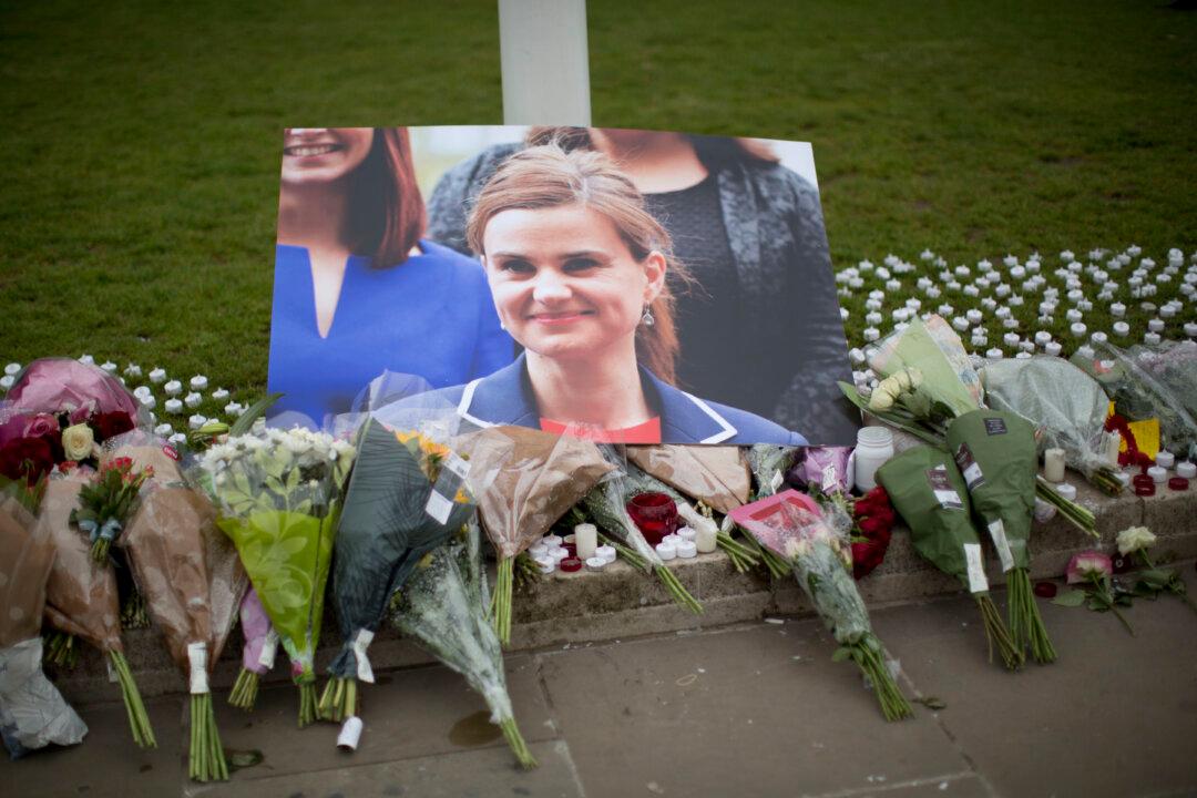 UK Mourns Jo Cox as Group Says Suspect Had Far-Right Ties