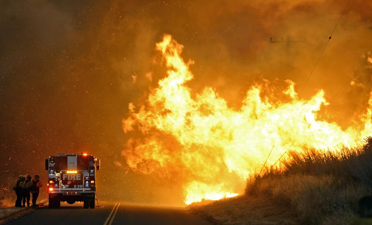 Firefighters Battle California Brushfire as Heatwave Looms