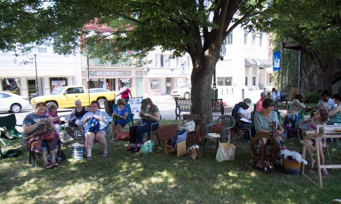 Crafters Come Out for Middletown’s Knit in the Park Event