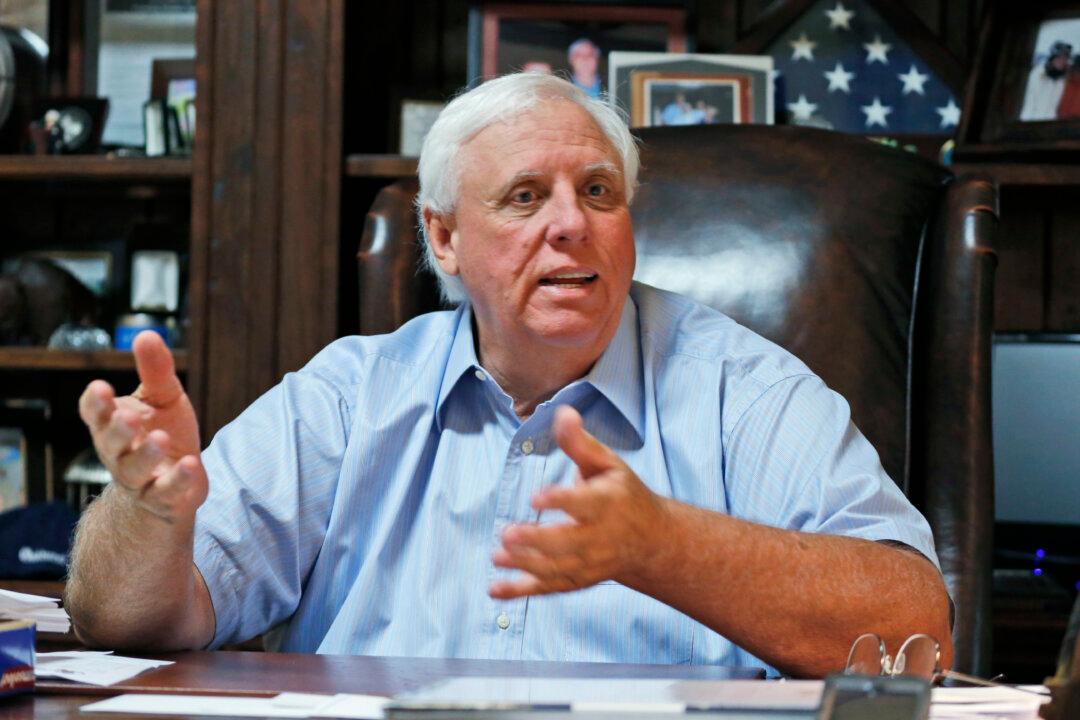 West Virginia Governor Signs Order Letting Restaurants, Small Businesses Fully Reopen