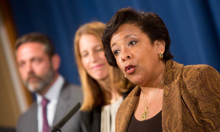 Democrats Say Meeting Between Bill Clinton and Loretta Lynch Doesn’t Send the ‘Right Signal’