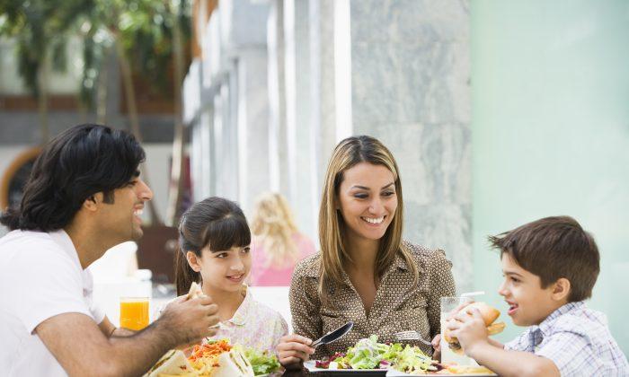How to Eat Well on Your Next Family Vacation