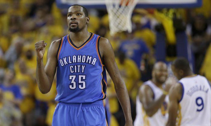 Durant Leaves Thunder, Giving Warriors Look of Super Team