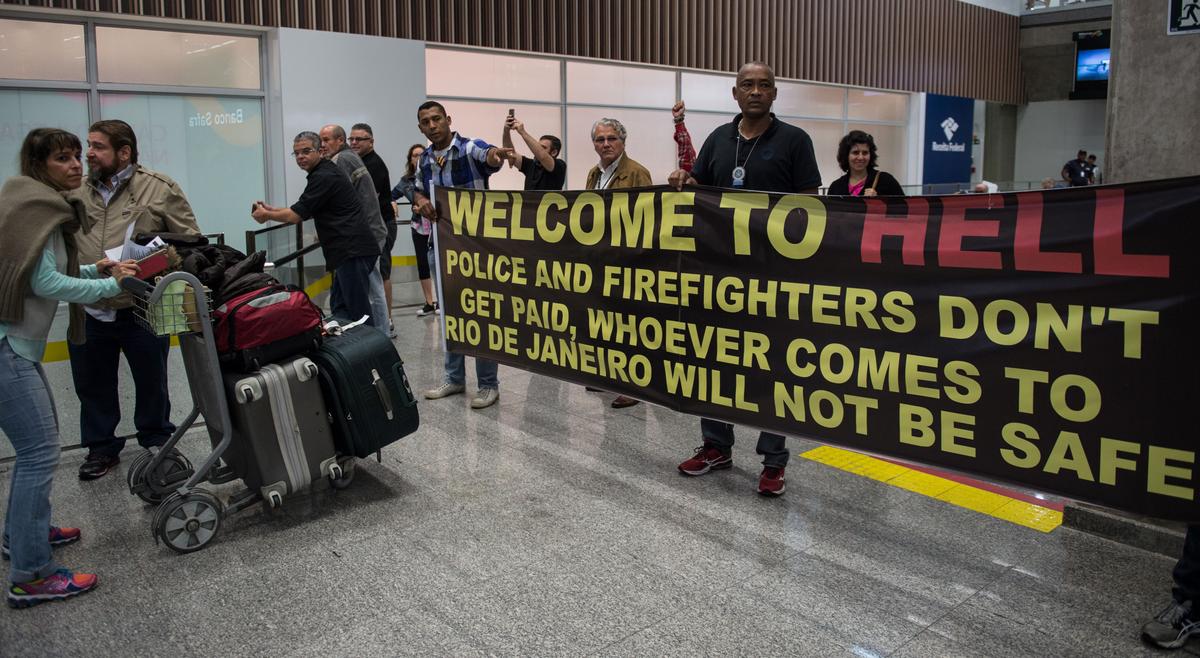 Rio Police Protest at Airport: 'Welcome to Hell,' Tell Tourists 'Rio de Janeiro Will Not Be Safe'
