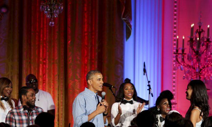 Obama Sings ‘Happy Birthday’ to Malia on Independence Day