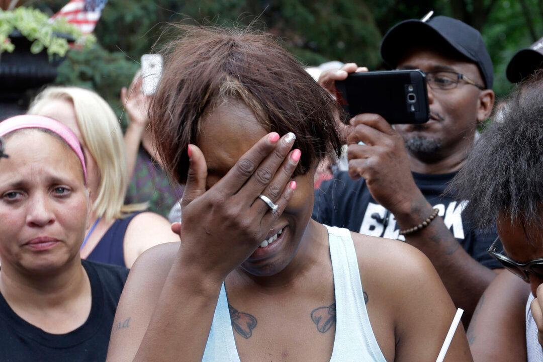 Minnesota Officer Charged With Manslaughter in Castile Death