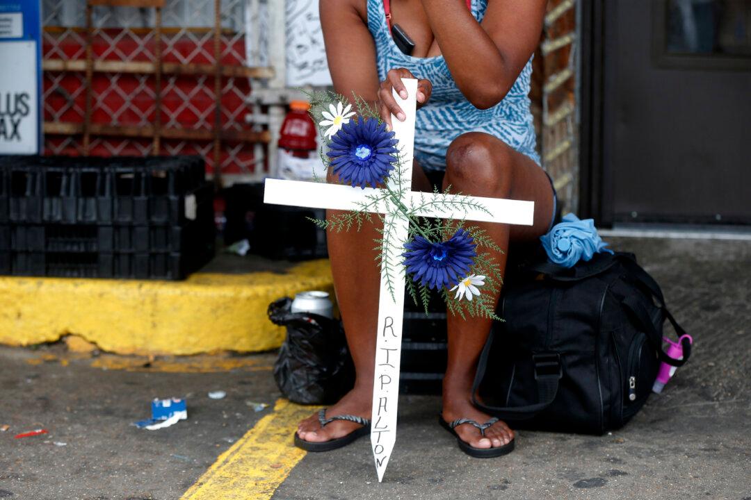 Alton Sterling Was Arrested in 2009 After Similar Confrontation With Police Officer