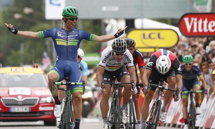 Orica’s Michael Matthews Outsprints Peter Sagan to Win Tour de France Stage Ten
