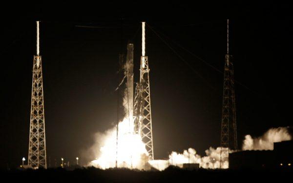 The Falcon 9 SpaceX rocket lifts off from launch complex 40 at the Cape Canaveral Air Force Station in Cape Canaveral, Fla., on July 18, 2016. (AP Photo/John Raoux)