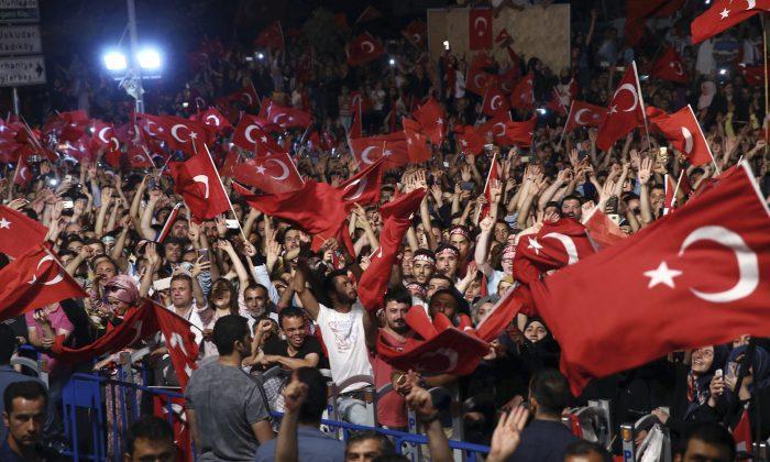 Turkey’s Erdogan Recounts Night of Coup, Mulls Death Penalty