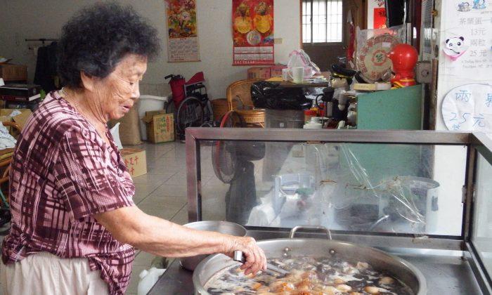 86-year-old Taiwanese Businesswoman Unfazed by Decline in Tourism