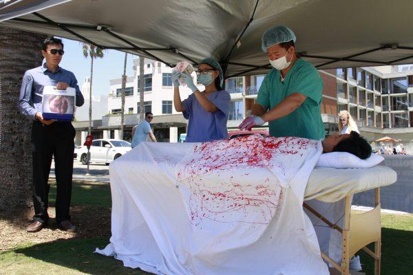 Falun Gong practitioners reenact organ harvesting to raise awareness about the human rights issue in China, in Santa Monica, Calif., in a file photo. (Xu Touhui/Epoch Times)