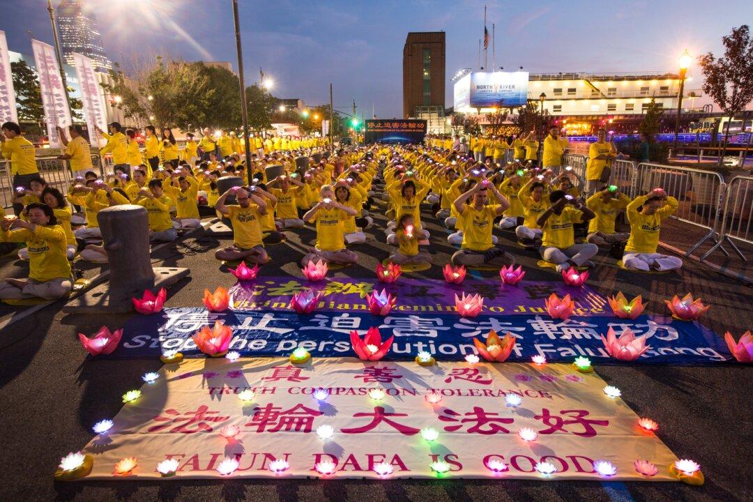 NYC Vigil at Chinese Consulate Commemorates Victims of 17-year Persecution