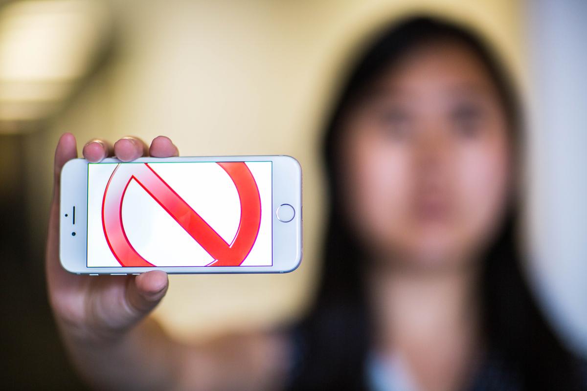 ‘Patriotic’ Chinese Company Pays Employees to Not Use iPhones