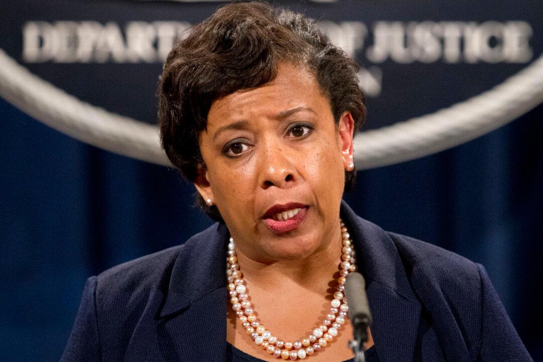 DOJ Sued Over Bill Clinton, Loretta Lynch Tarmac Meeting