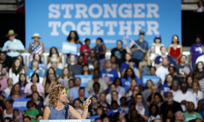 On Eve of Convention, Dems Weigh Ousting Party Chairwoman