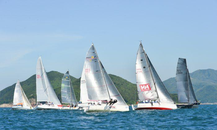‘Brace, Brace Brace’, Leading the Fleet, Adds to the Spectacle in Summer Saturday Races