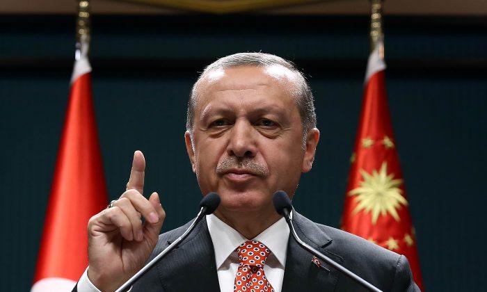 Erdogan on Track to Lose Turkey’s Biggest Cities in Shock Poll Upset