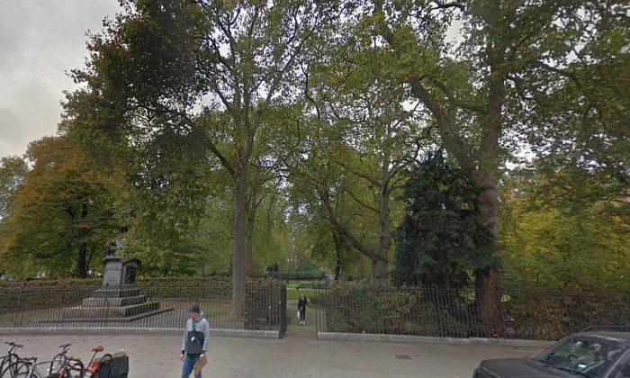 1 Dead, 5 Injured in London Square Stabbing