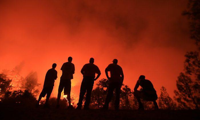 2 Wildfires in Northern California Send 1,200 Fleeing From Homes