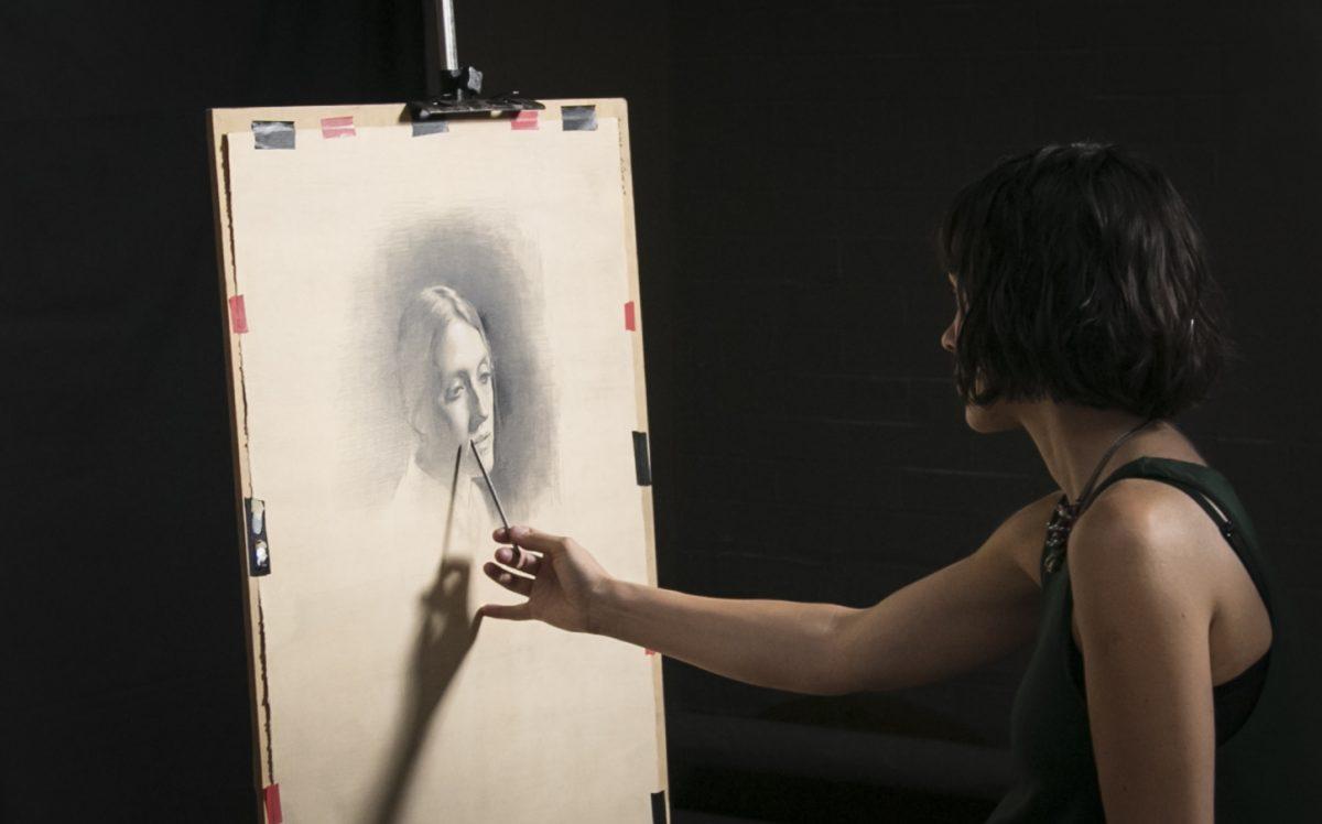 Amaya Gurpide draws in her studio at The Florence Academy of Art–U.S. branch, on Aug. 1, 2016. (Samira Bouaou/Epoch Times)