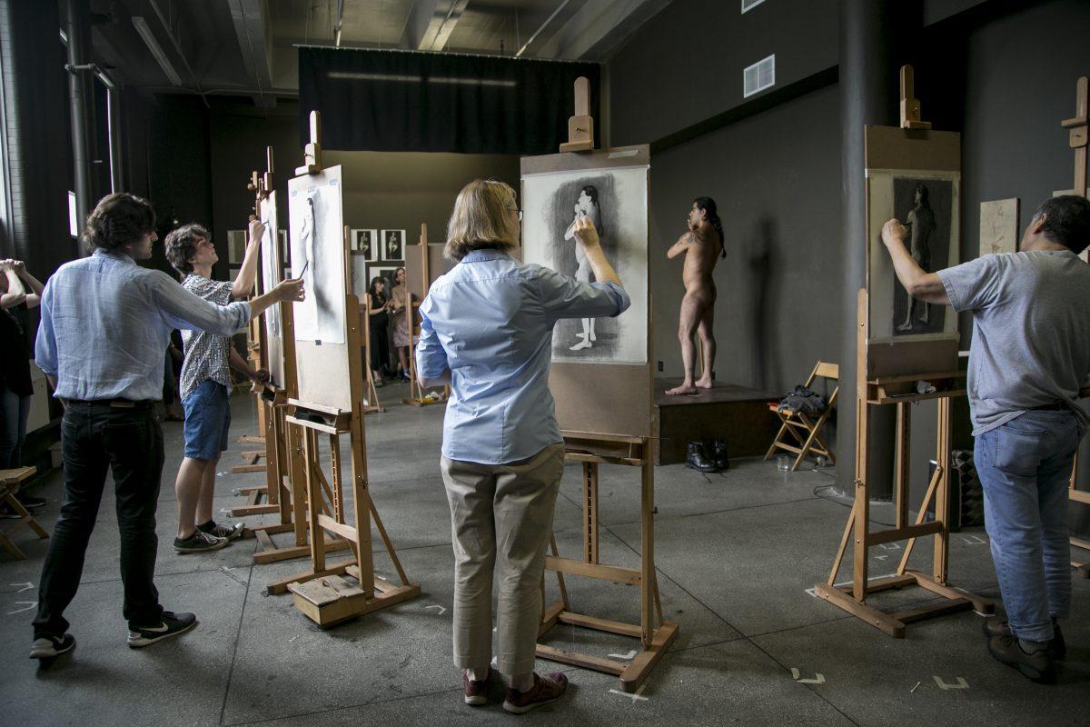 Jordan Sokol (L) creates a demo drawing for the summer workshop students at The Florence Academy of Art-U.S. Branch, on July 14, 2016. (Samira Bouaou/Epoch Times)
