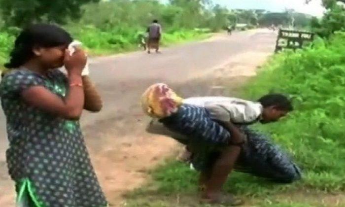 Indian Man Carries His Wife’s Body for Miles After He Can’t Get a Car