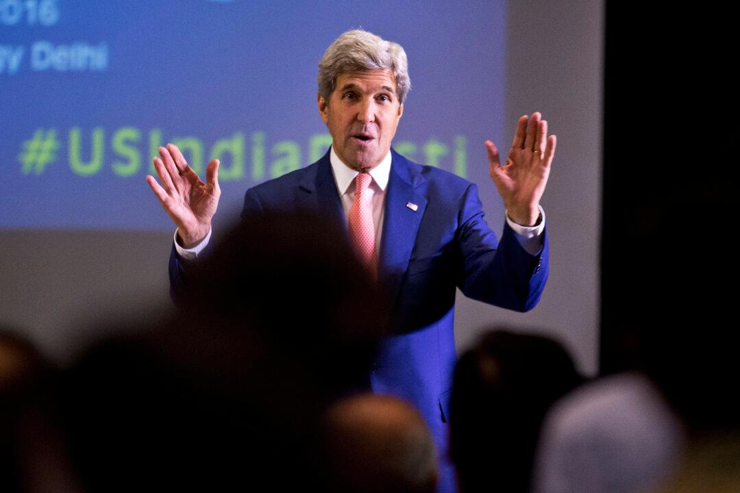 Monsoon Rains, Terrorism Ad Lib Snag Kerry in South Asia