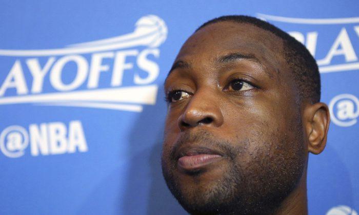 Dwyane Wade Mourns Cousin, Urges Tougher Gun Laws in Chicago