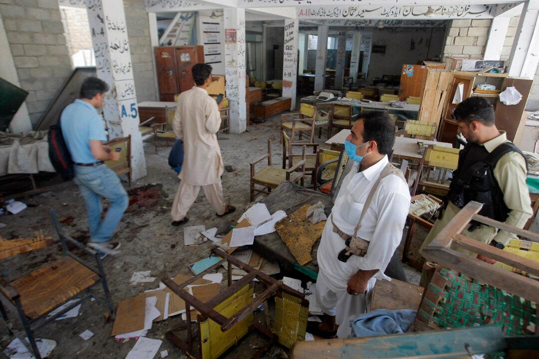 Pakistan Hit by Attack on Christian Colony and Court Bombing