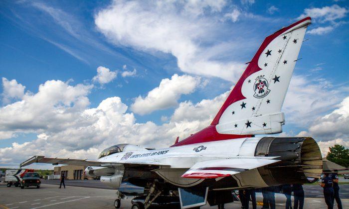 Thunderbirds Headline the 2016 New York Air Show