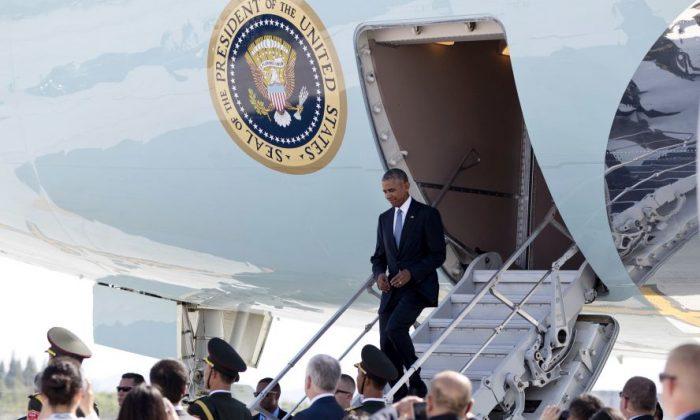 Bumpy Beginning for Obama in China, Starting on the Tarmac