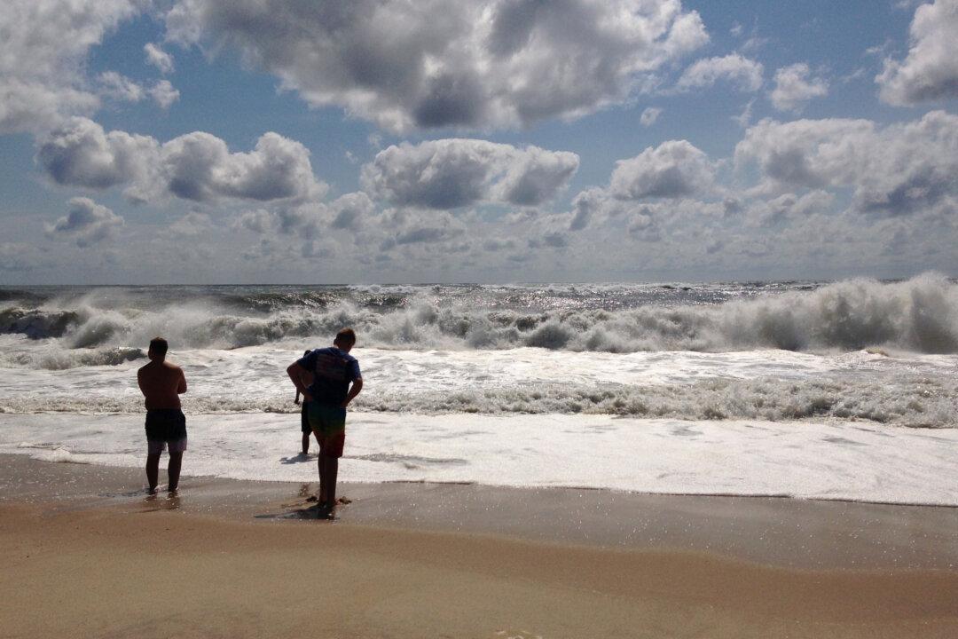 Hermine Lingers Off Shore Continuing Its Unsafe Storm Surges
