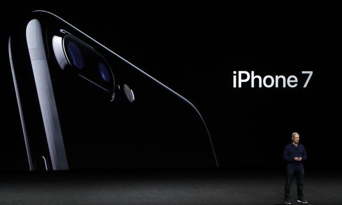 Apple Unveils iPhone 7 With Better Camera, No Headphone Jack