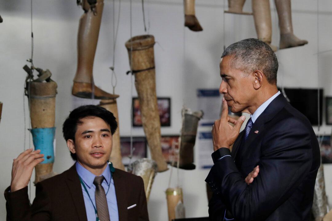 Showcasing Lao Culture, Obama Pushes Back on US Isolationism