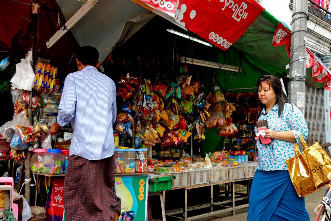 Obama’s Vow to Lift Economic Sanctions Welcomed in Burma